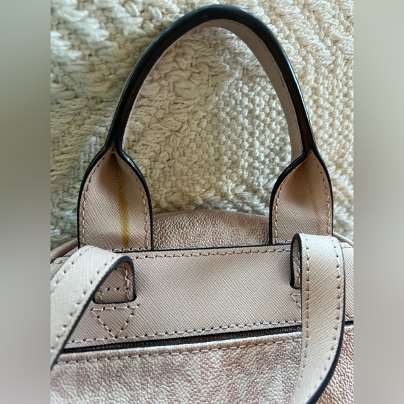 Michael Kors pink floral backpack metallic & gold detailing w/ pockets - Picture 5 of 12